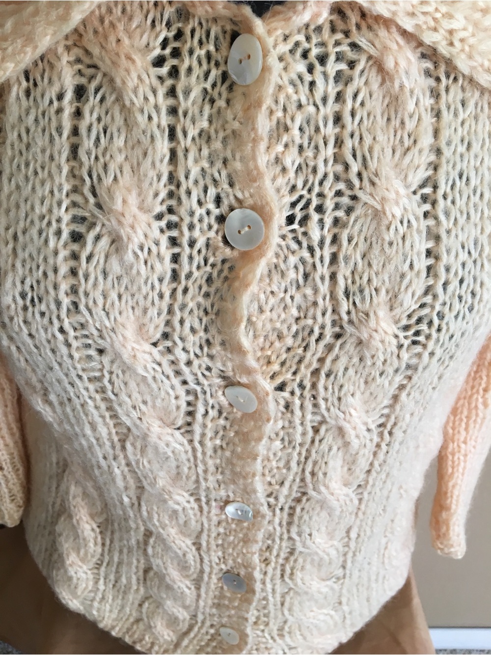 VINTAGE 1960’s 
          HAND KNIT ITALIAN SWEATER - Picture 2 of 4
